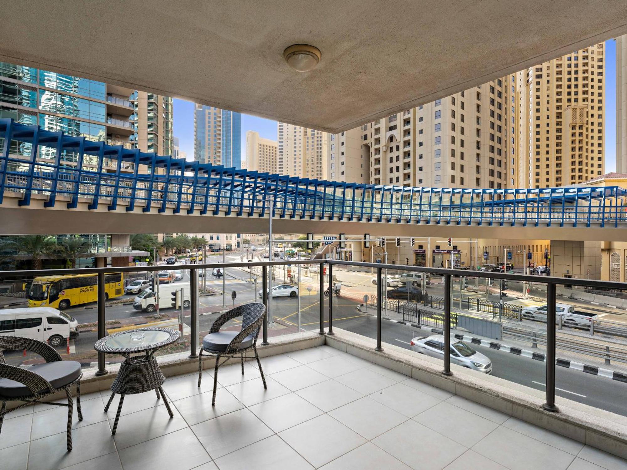 Stylish & Lively 1bdr In Marina Quay Apartment *
