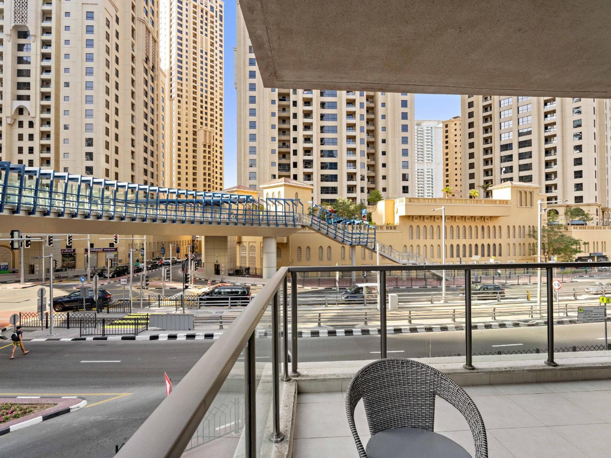 Stylish & Lively 1bdr In Marina Quay Apartment