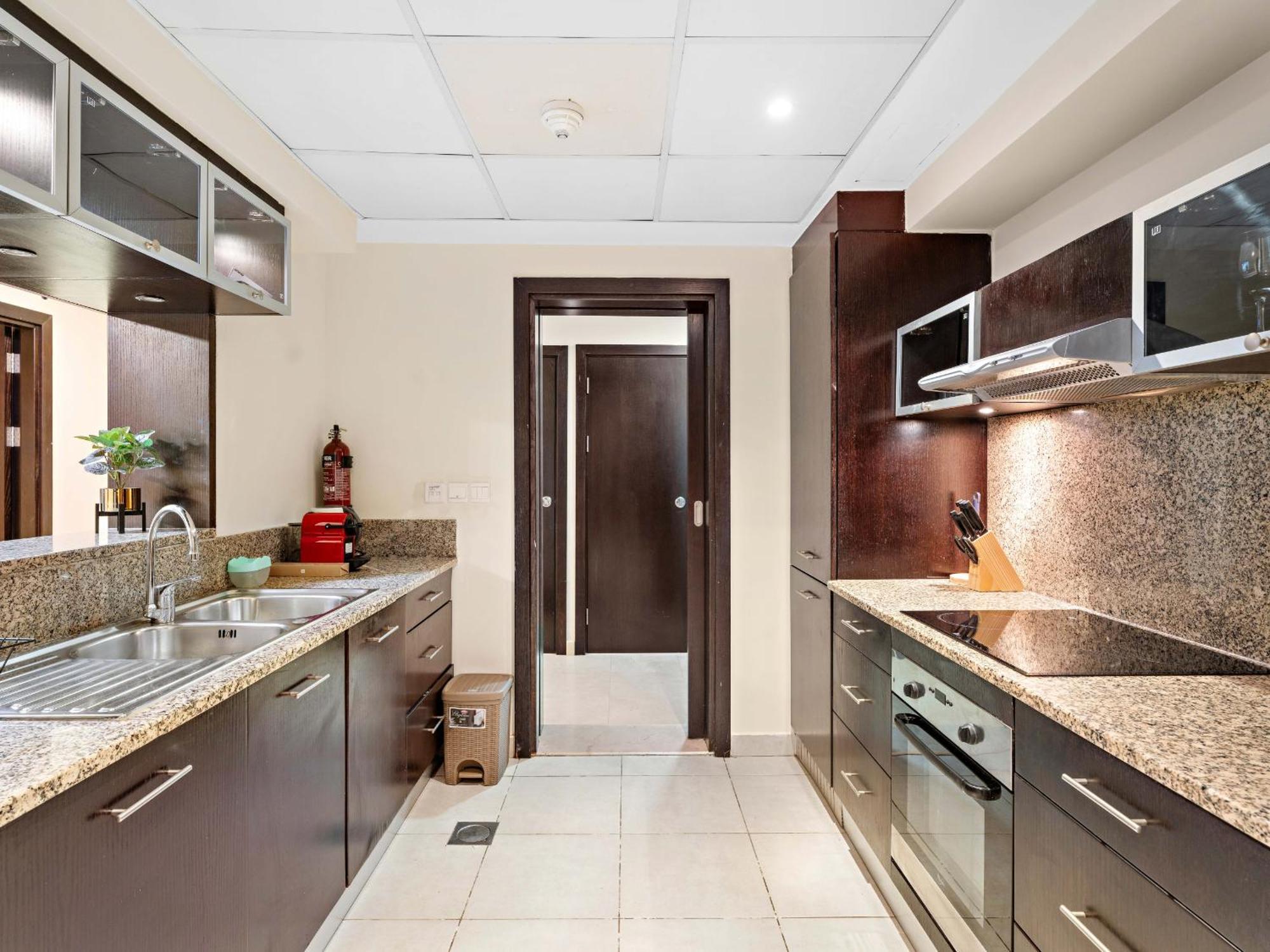 Stylish & Lively 1bdr In Marina Quay Apartment *