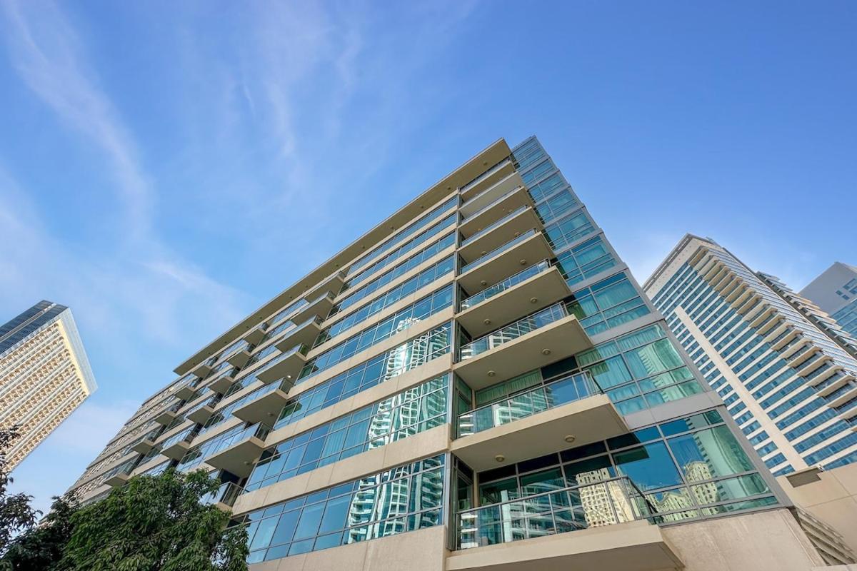 Luxury With Stunning Marina View *