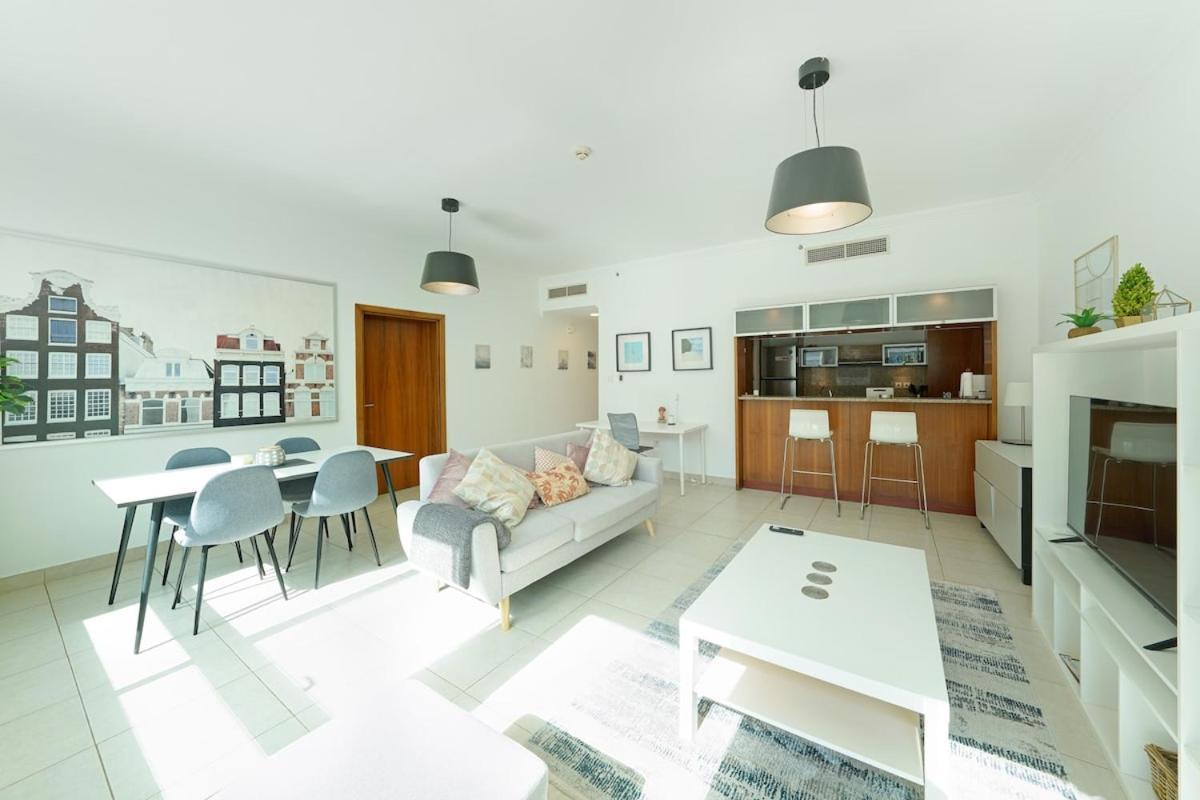 Luxury With Stunning Marina View