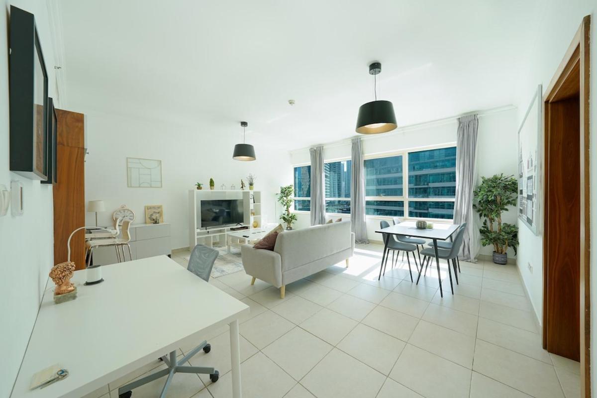 Luxury With Stunning Marina View Dubai