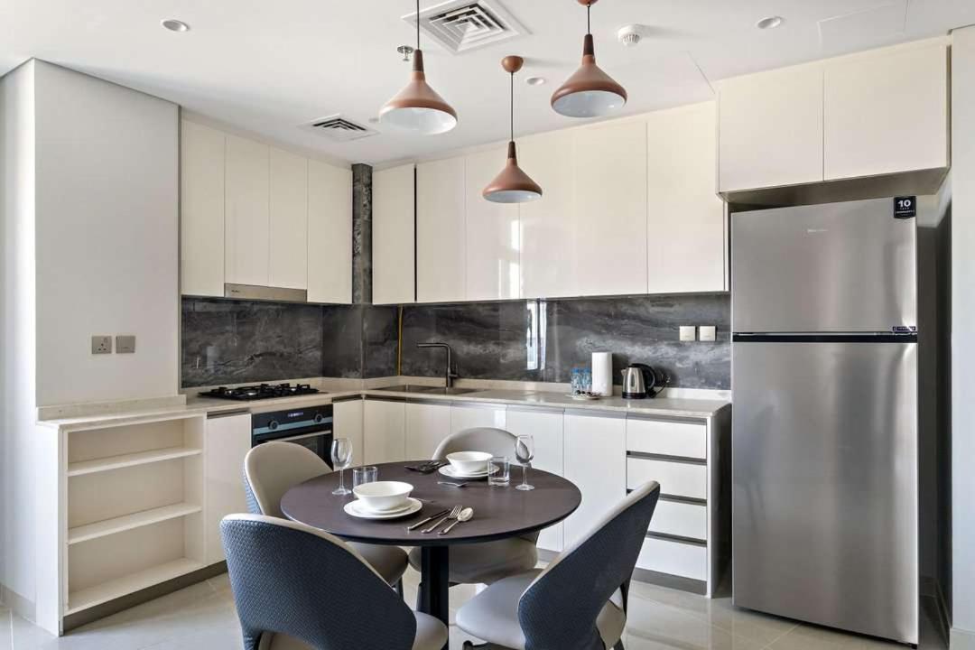 Apartment Modern 1br With Stunning Views In Business Bay *