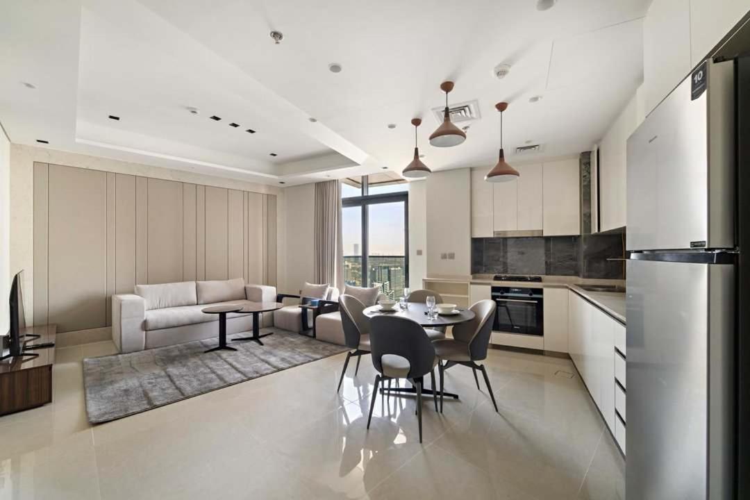 Modern 1br With Stunning Views In Business Bay Dubai
