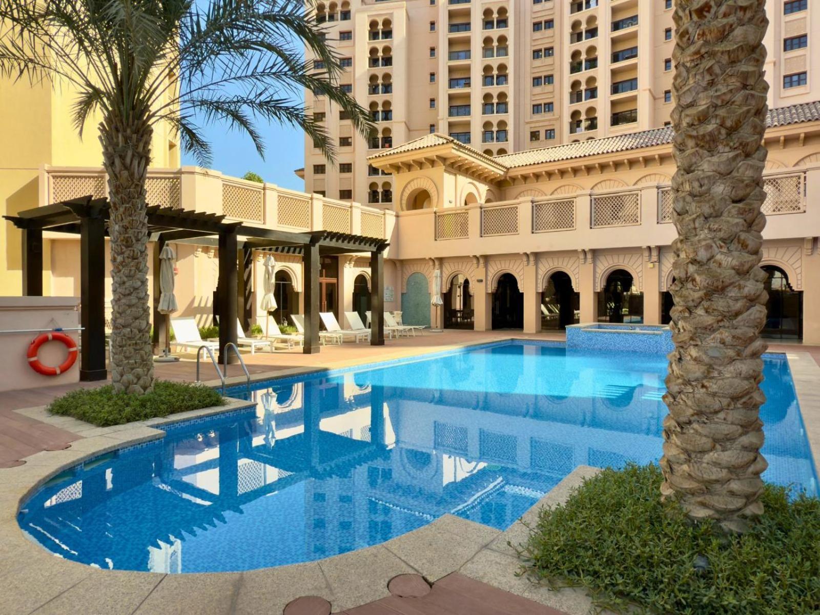 Apartment Luxury Living 1br Fully Furnished In Jumeriah Golf Estate *