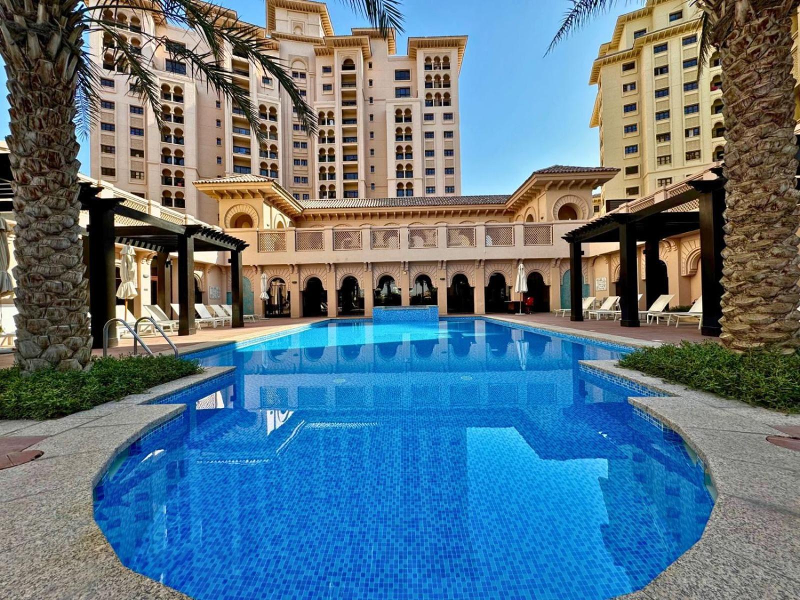 Luxury Living 1br Fully Furnished In Jumeriah Golf Estate *