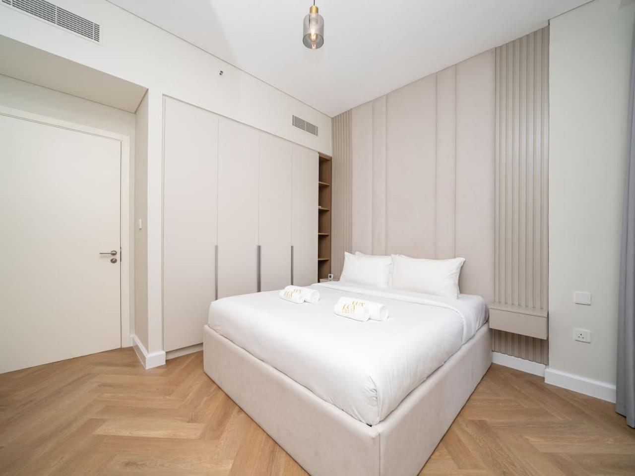 Chic Creek 1-bed With Large Terrace Apartment