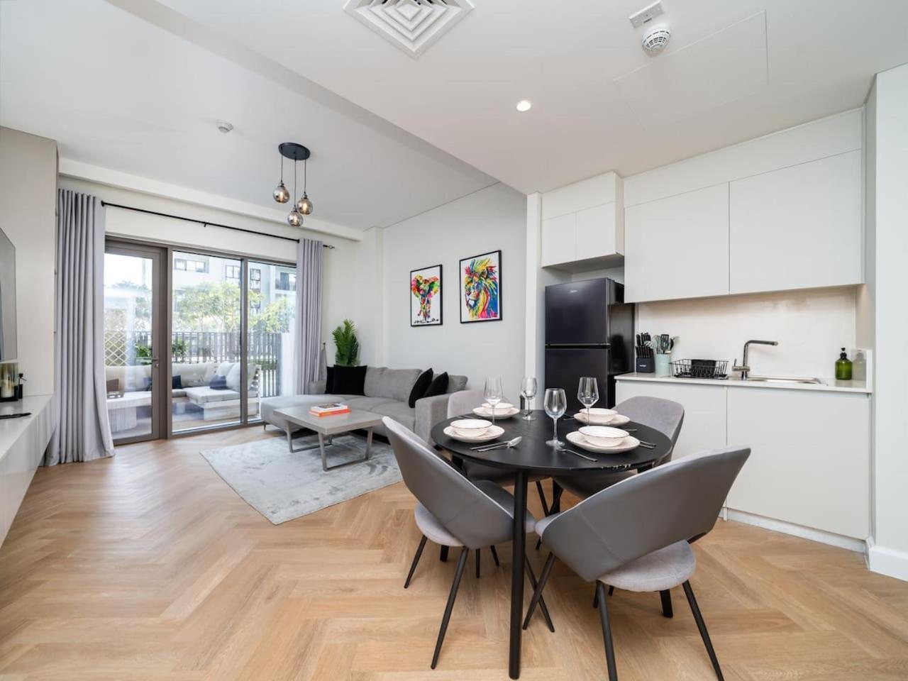 Chic Creek 1-bed With Large Terrace Apartment