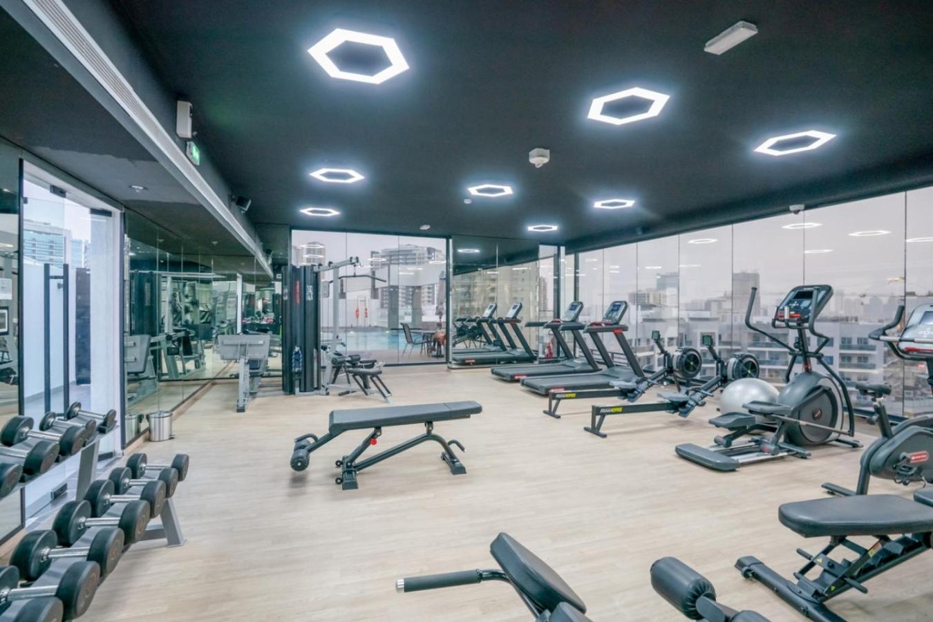 Serene Family Haven With Gym Pool And Sauna Dubai