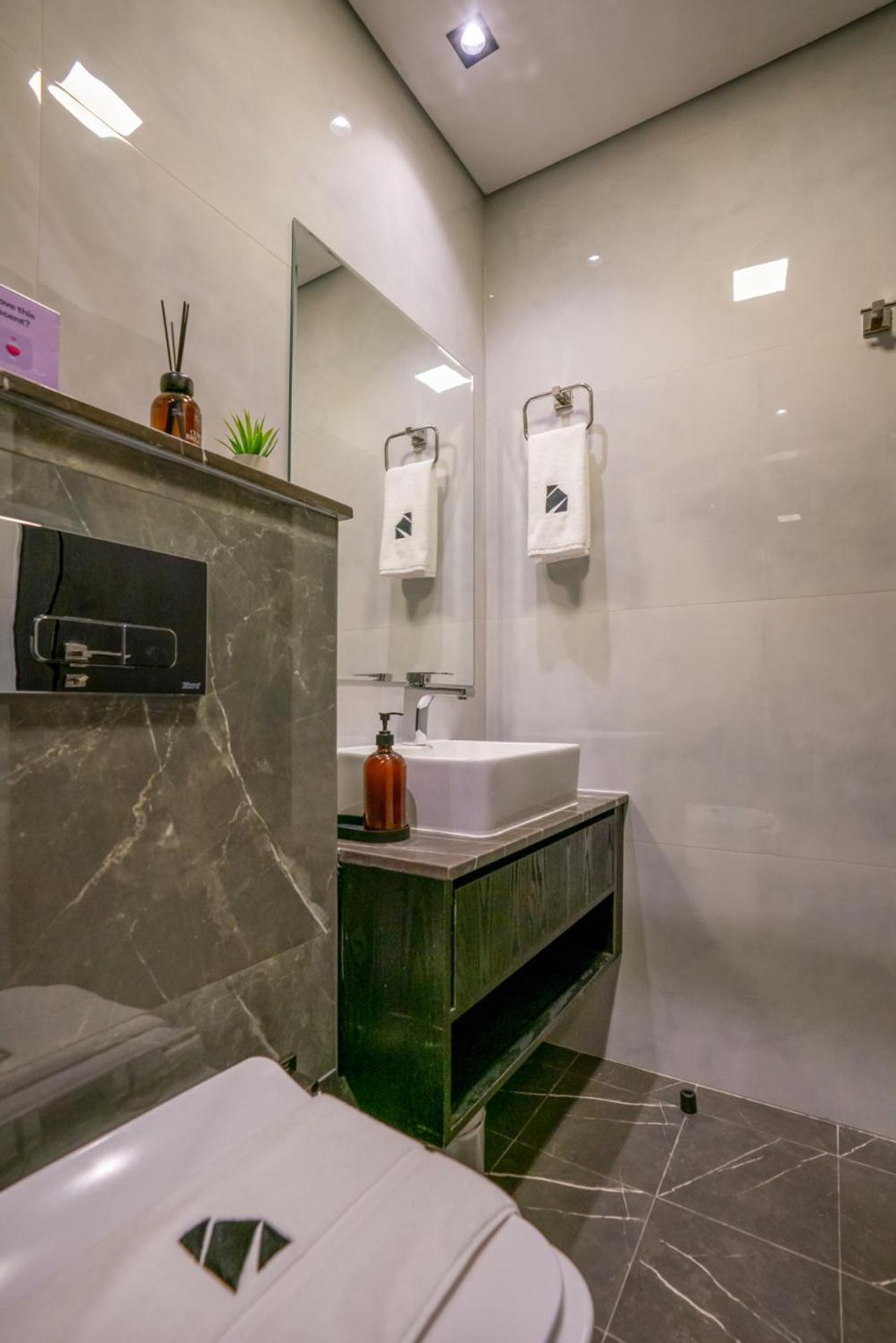 Serene Family Haven With Gym Pool And Sauna Dubai