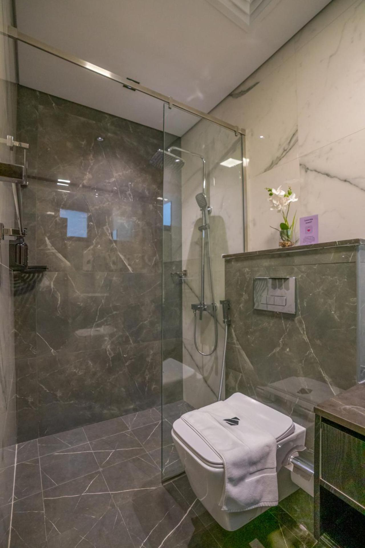 Serene Family Haven With Gym Pool And Sauna Dubai
