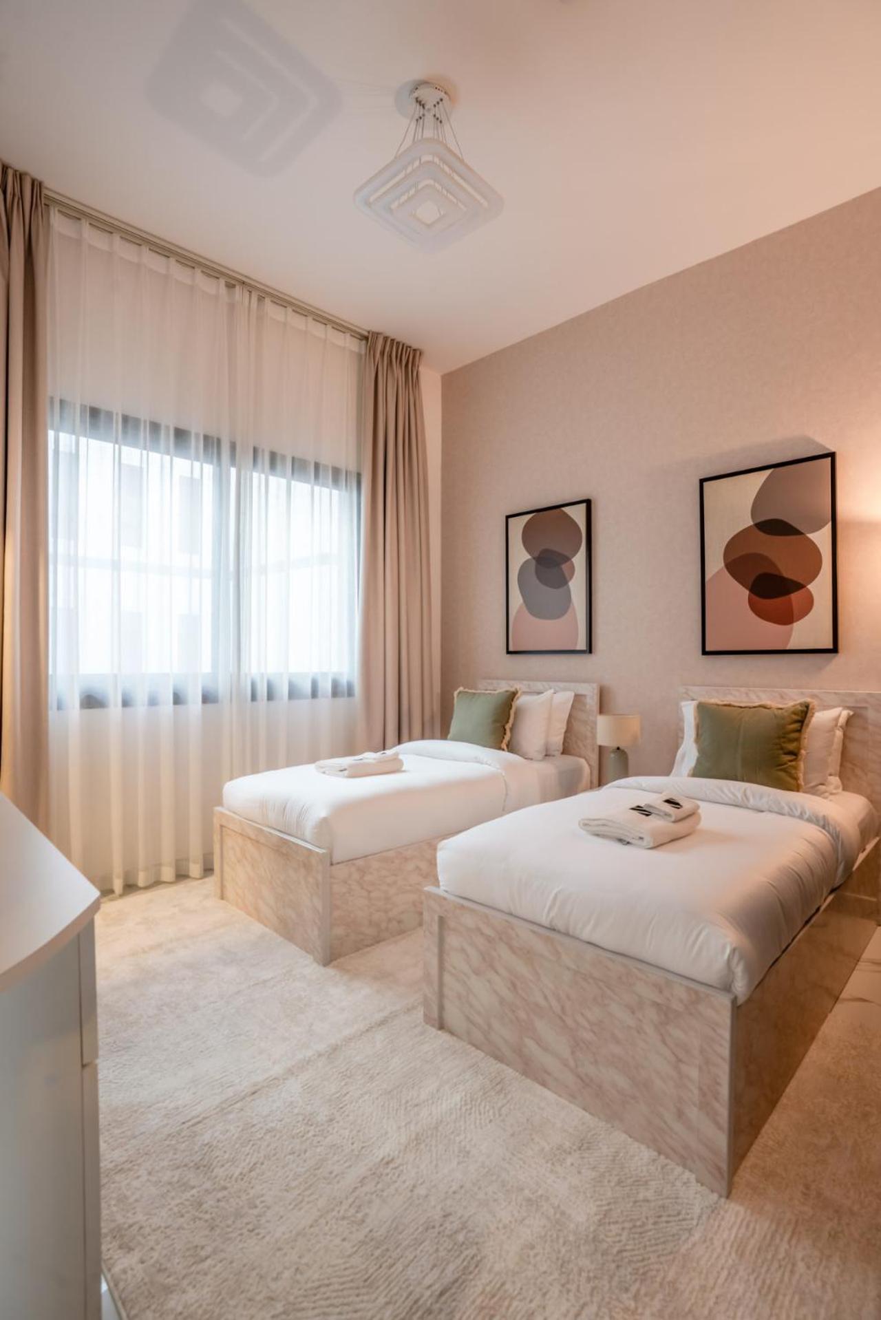 Serene Family Haven With Gym Pool And Sauna Apartment