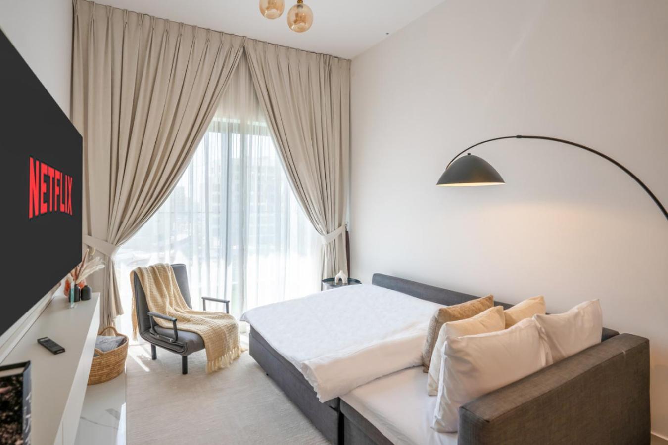 Serene Family Haven With Gym Pool And Sauna Dubai