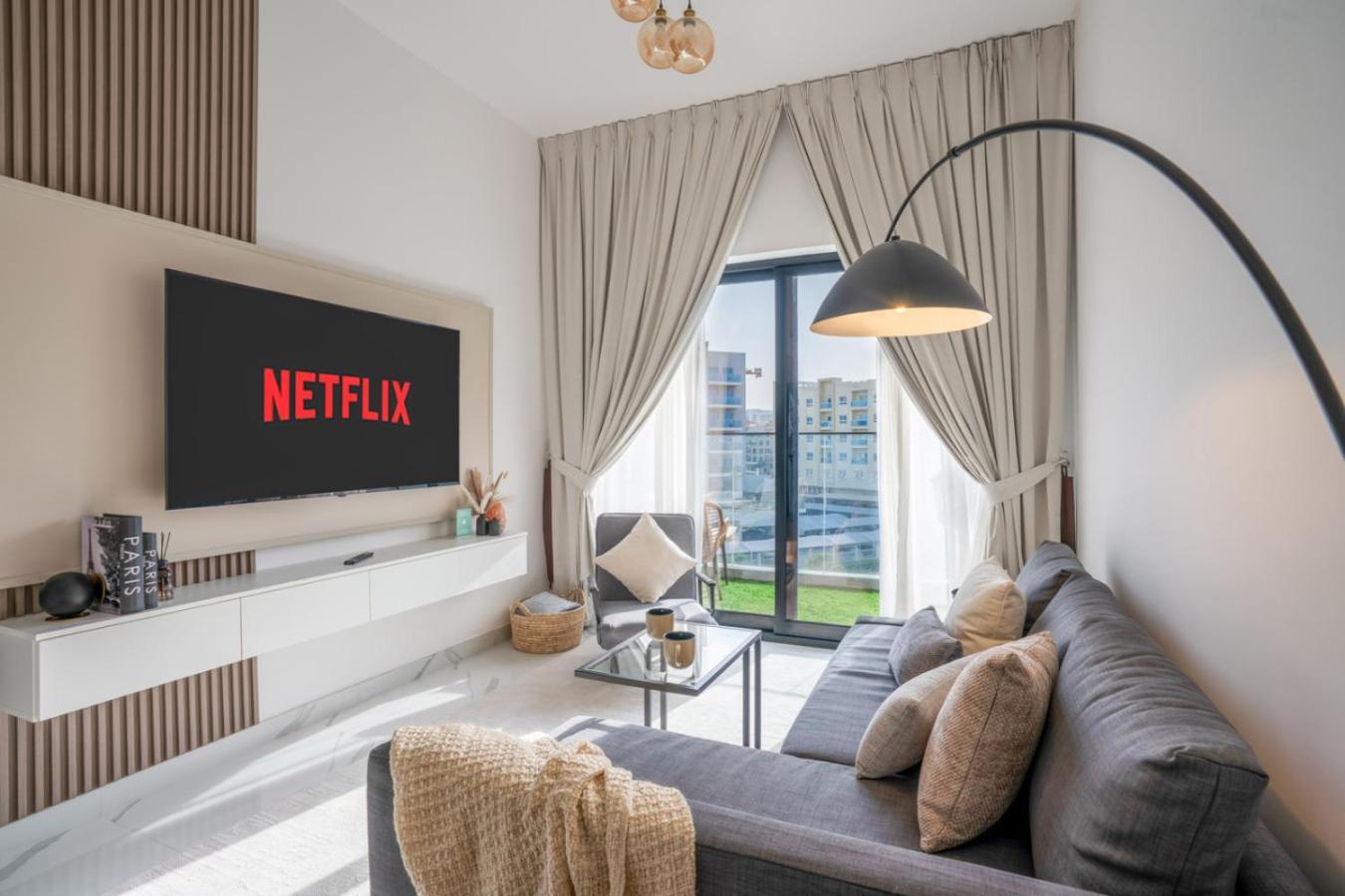 Apartment Serene Family Haven With Gym Pool And Sauna Dubai