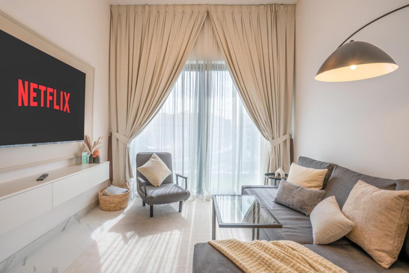 Serene Family Haven With Gym Pool And Sauna Dubai