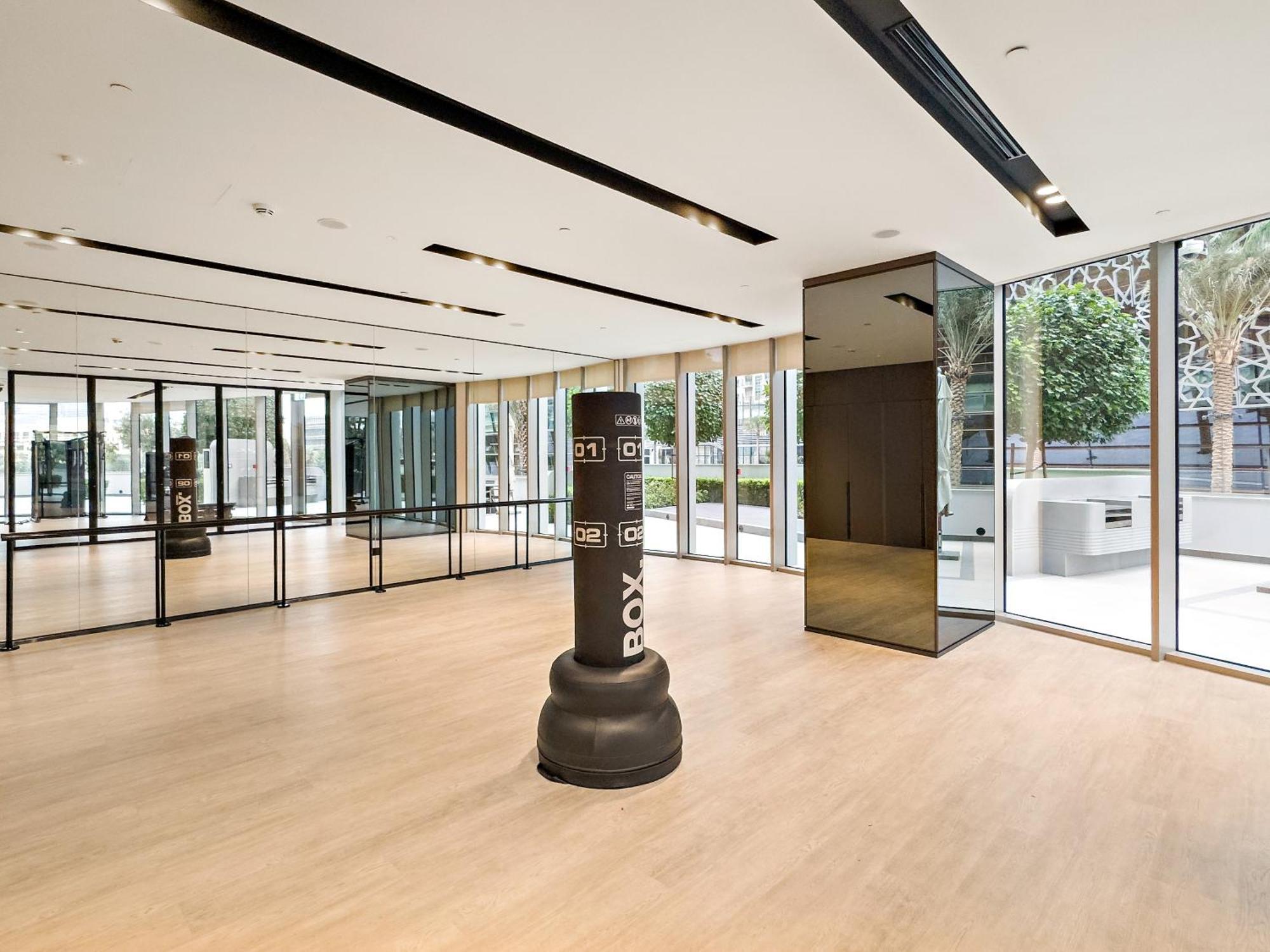 Panoramic 2br With Pool & Burj View Next To Mall *