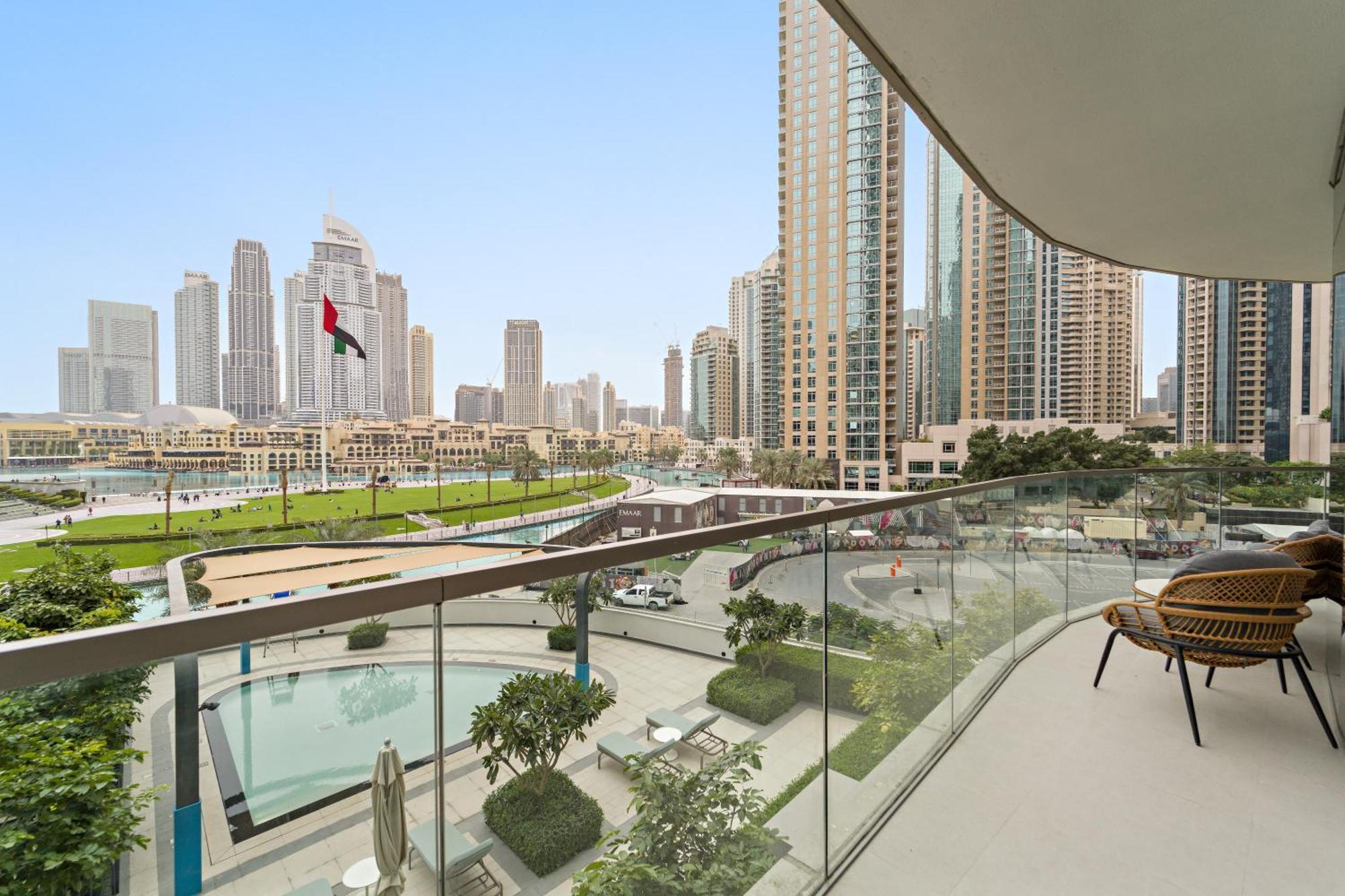 Panoramic 2br With Pool & Burj View Next To Mall Dubai