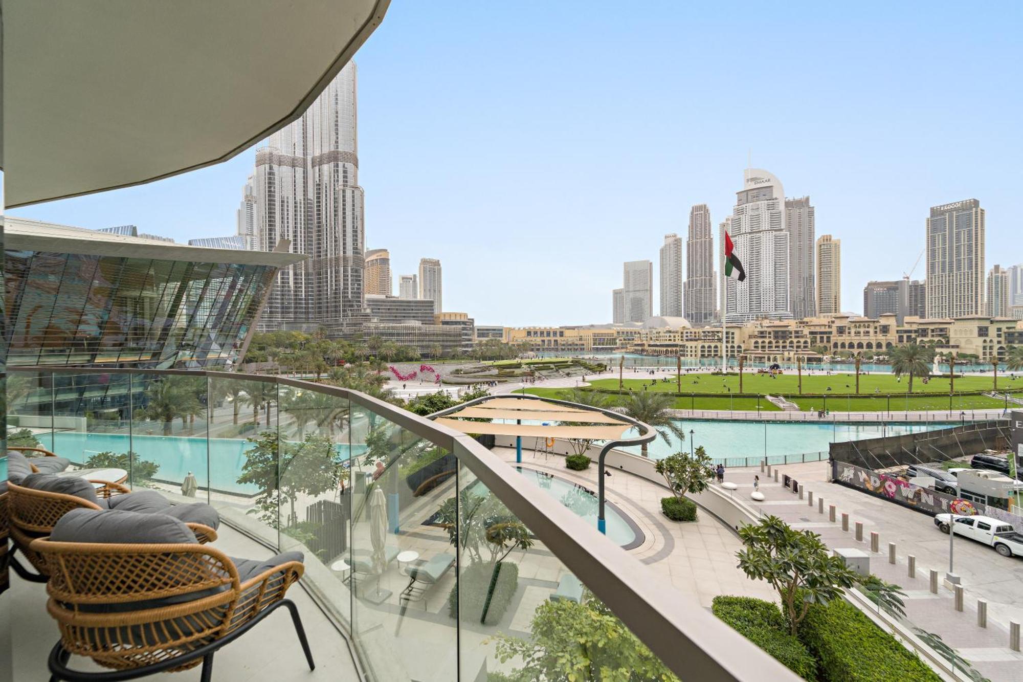 Apartment Panoramic 2br With Pool & Burj View Next To Mall Dubai