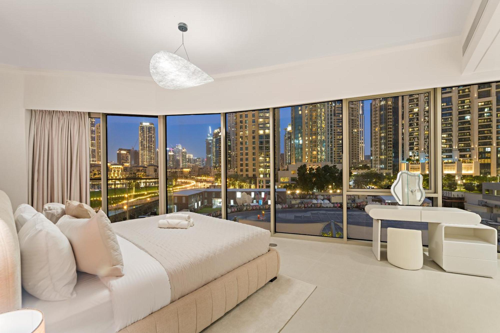 Panoramic 2br With Pool & Burj View Next To Mall Dubai