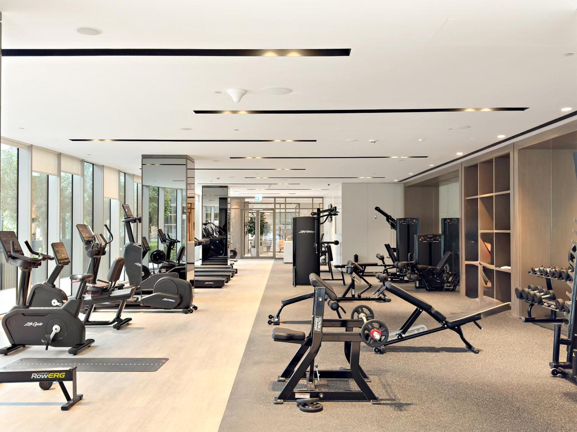Panoramic 2br With Pool & Burj View Next To Mall