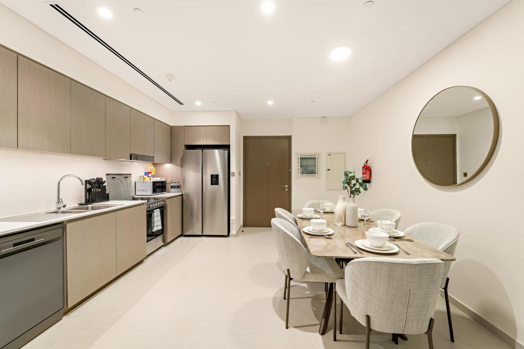 Panoramic 2br With Pool & Burj View Next To Mall Dubai
