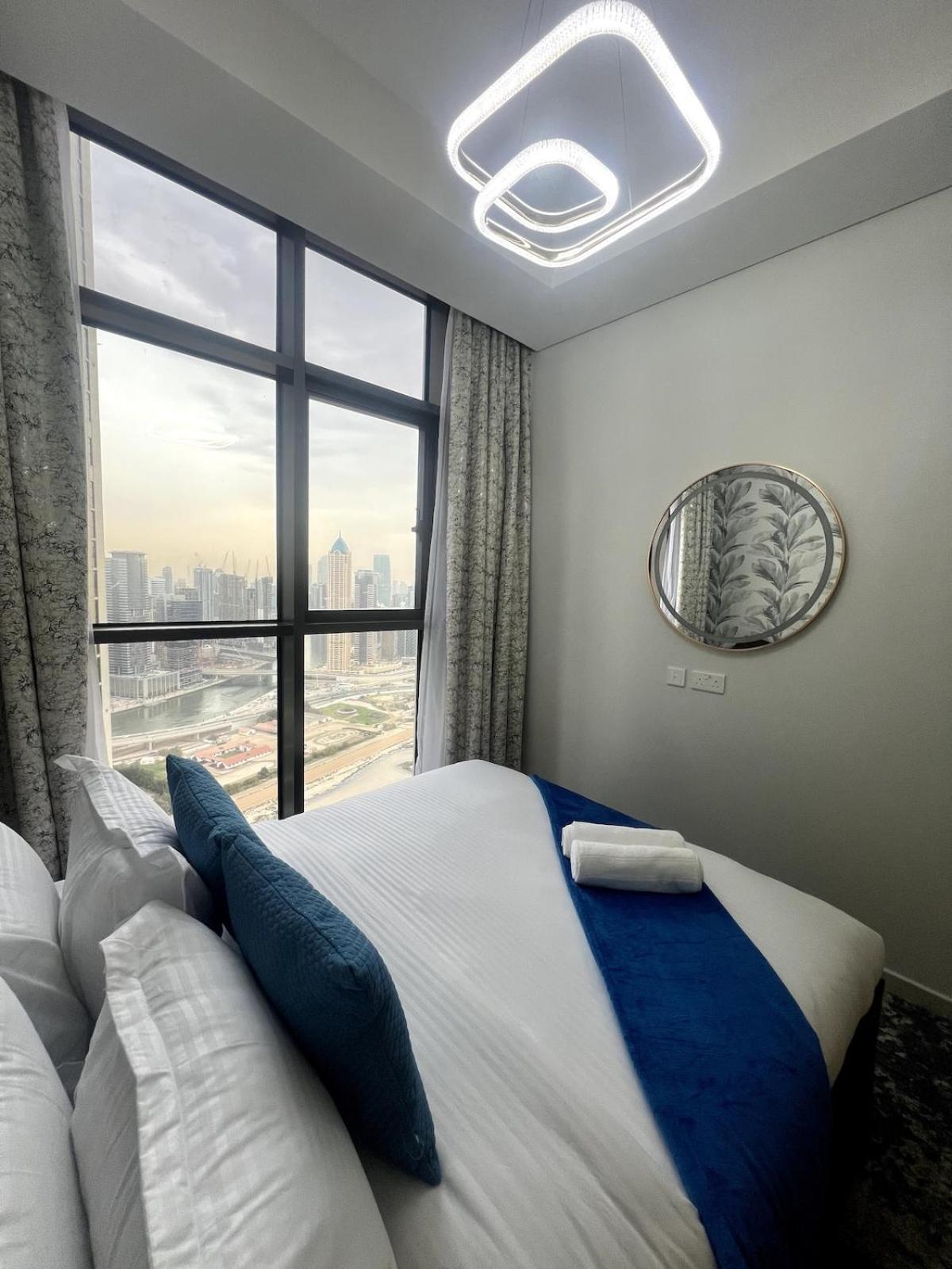 Classic Canal View 2 Bhk 6pax Dubai