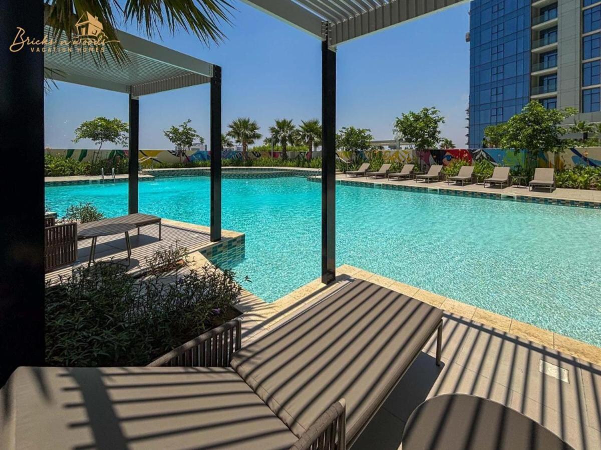 Classic Canal View 2 Bhk 6pax Holiday home Dubai