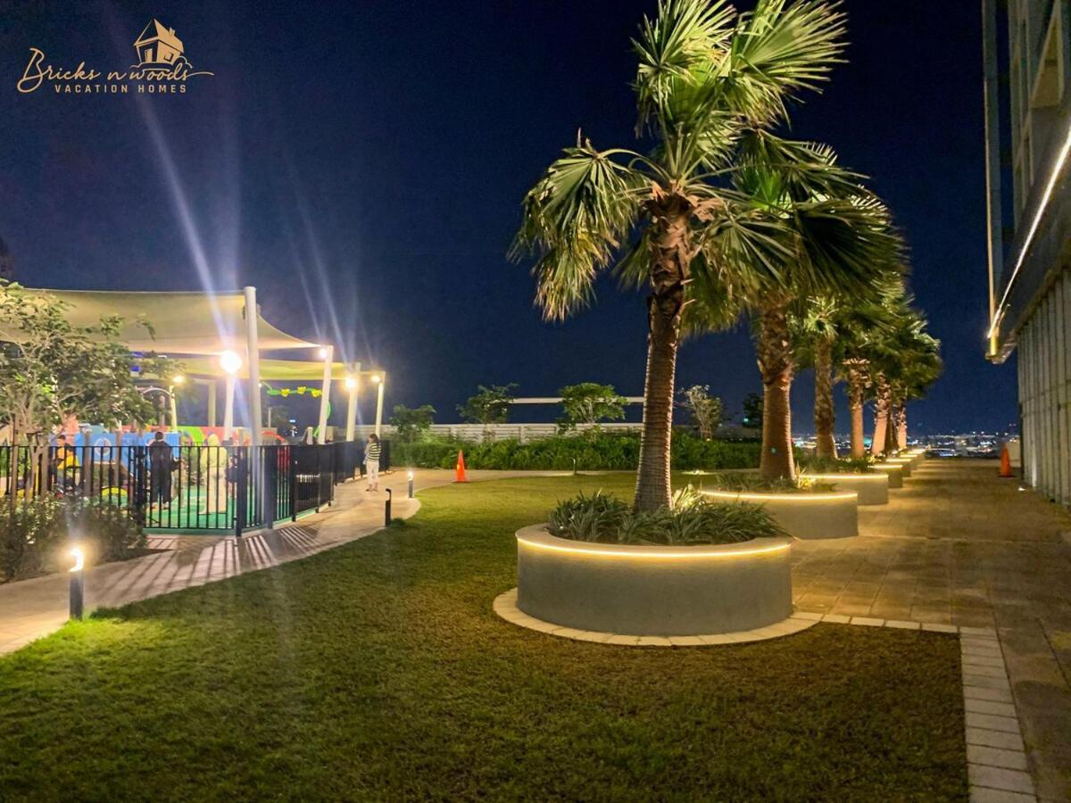 Classic Canal View 2 Bhk 6pax Holiday home Dubai