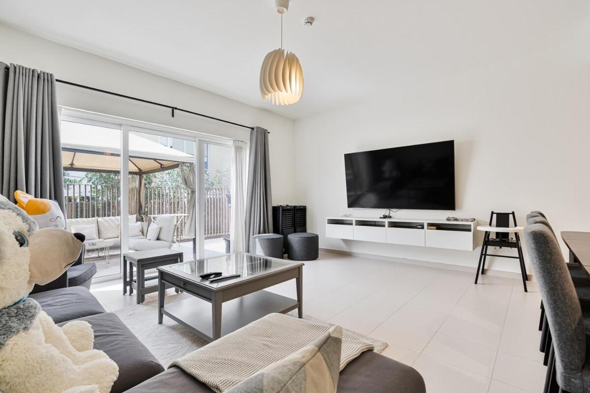 Bright And Airy 2br, Family-friendly With Pool And Gym * Dubai