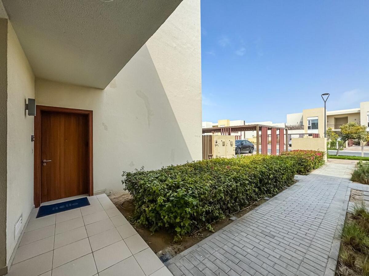 Villa Bright And Airy 2br, Family-friendly With Pool And Gym Dubai