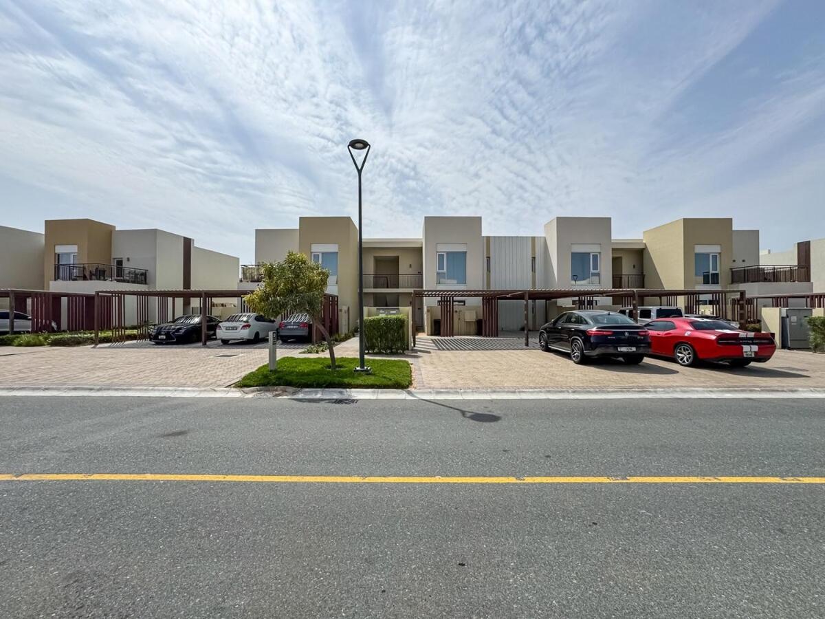 Bright And Airy 2br, Family-friendly With Pool And Gym Villa Dubai