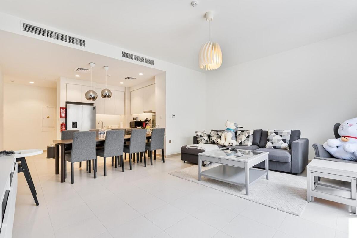 Bright And Airy 2br, Family-friendly With Pool And Gym * Dubai