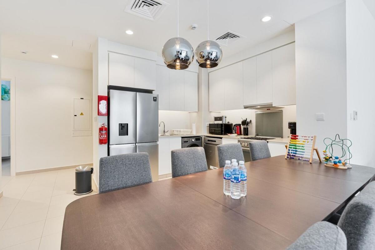 Villa Bright And Airy 2br, Family-friendly With Pool And Gym