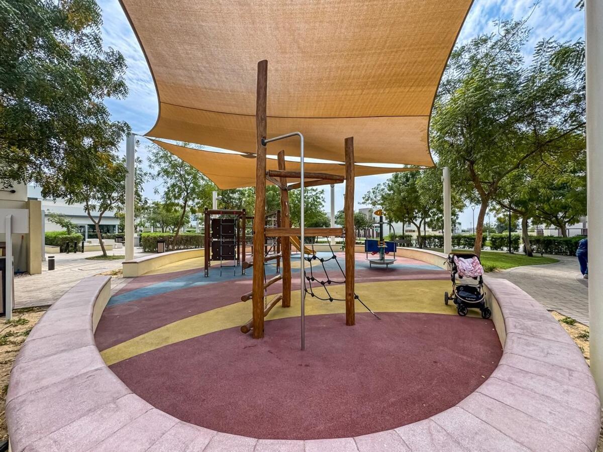 Bright And Airy 2br, Family-friendly With Pool And Gym Villa Dubai