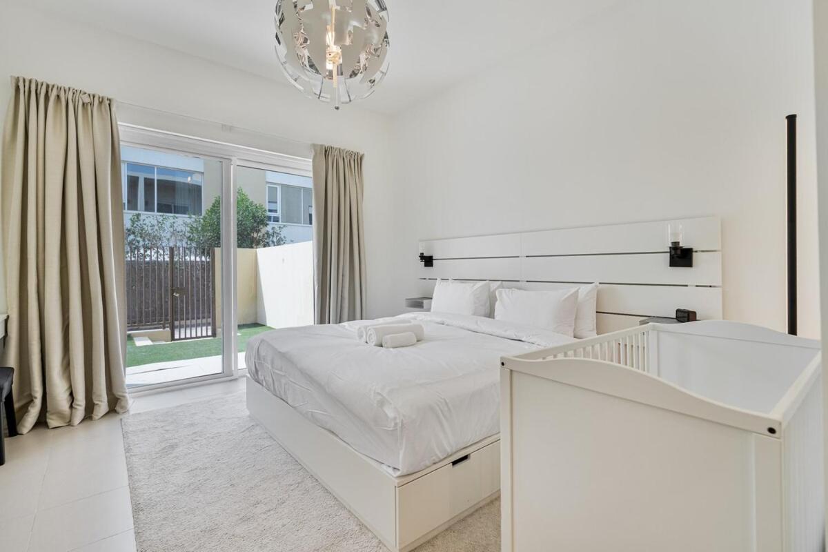 Bright And Airy 2br, Family-friendly With Pool And Gym * Dubai