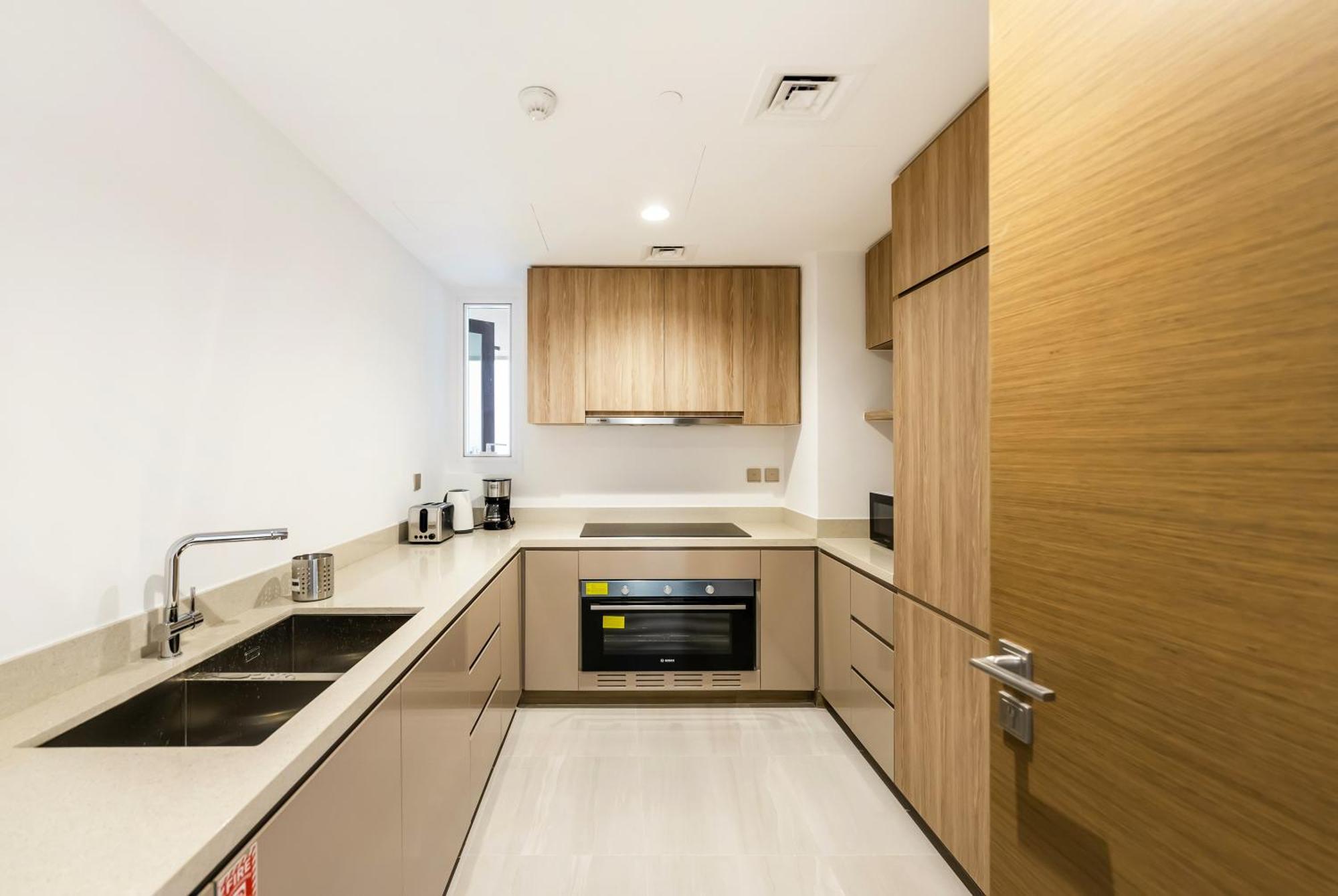 Fam Living - 3 Bedroom And Maids Retreat Overlooking Canal Apartment *