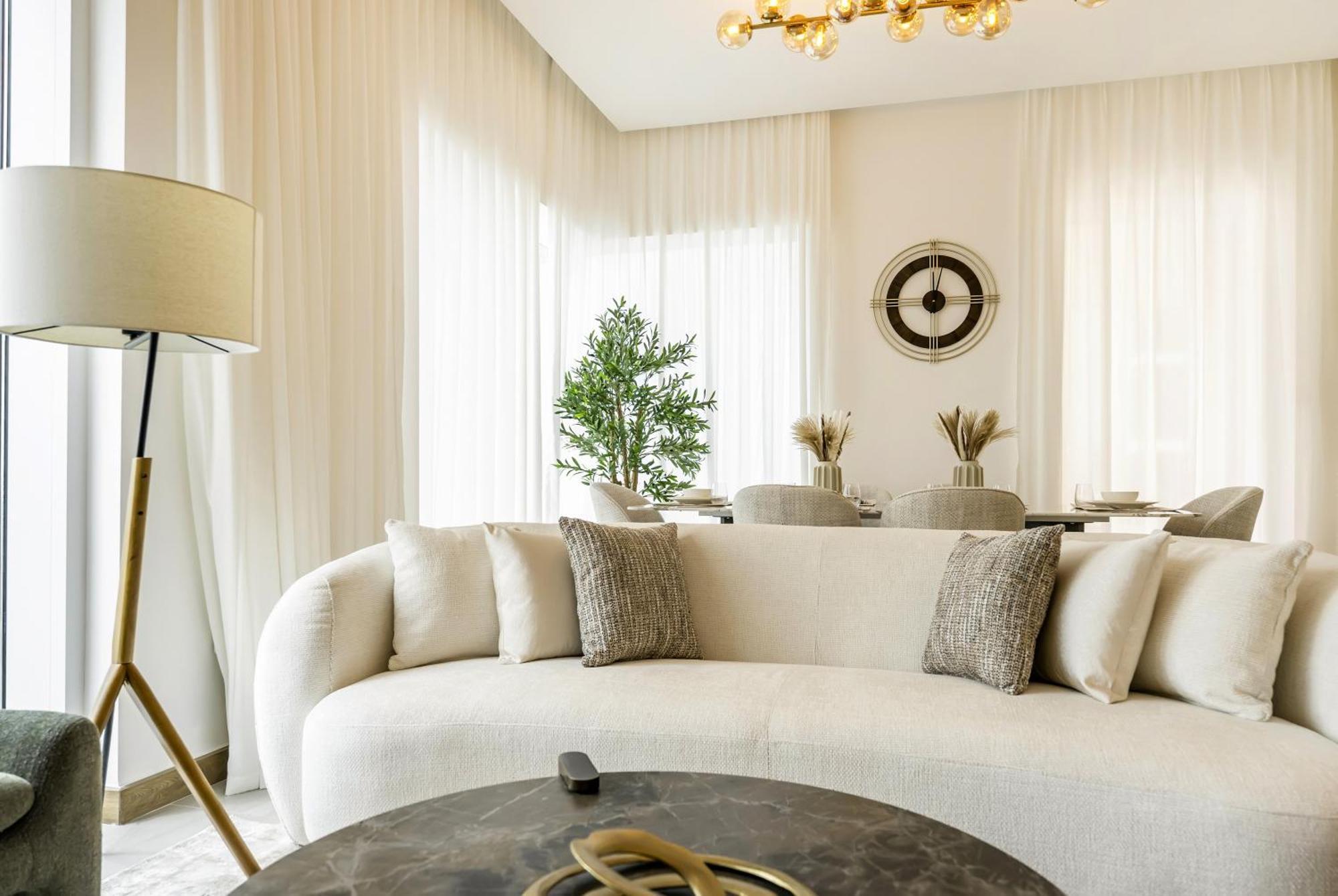 Fam Living - 3 Bedroom And Maids Retreat Overlooking Canal Apartment Dubai