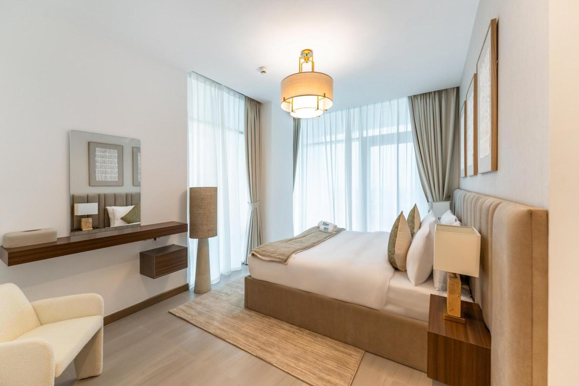 Fam Living - 3 Bedroom And Maids Retreat Overlooking Canal