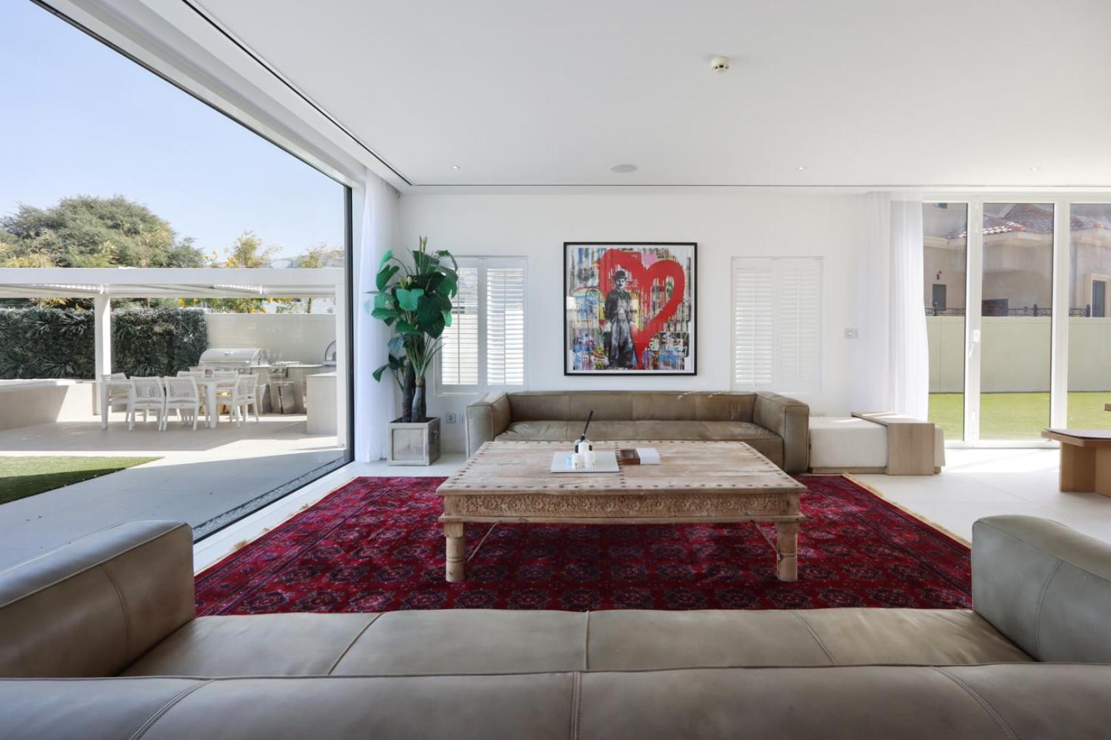 Livbnb-luxurious Family Getaway, 6br Dubai
