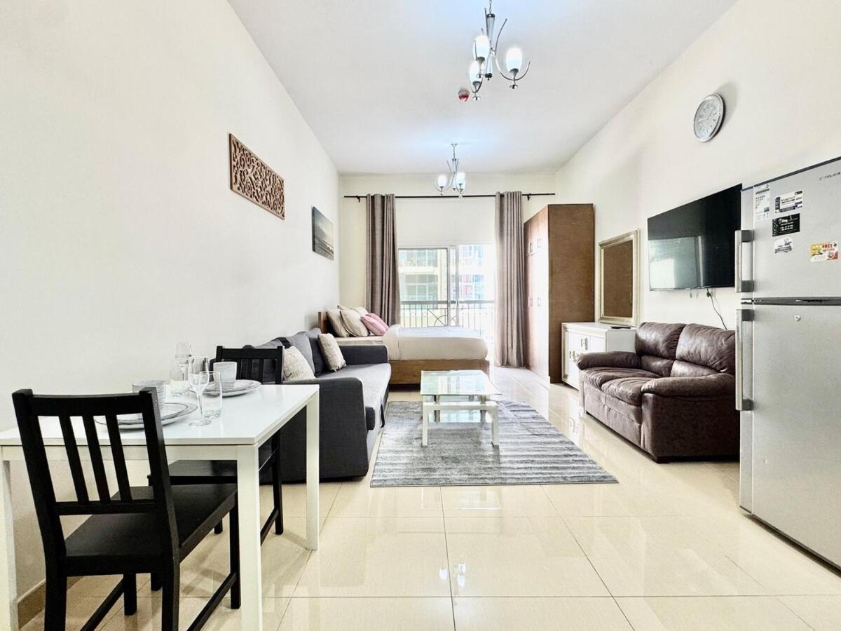 Homes2retreat - Very Spacious In The Heart Of Jvc *