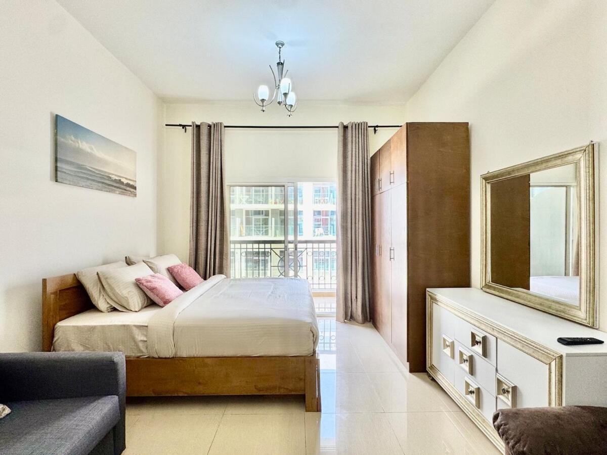 Homes2retreat - Very Spacious In The Heart Of Jvc Apartment Dubai