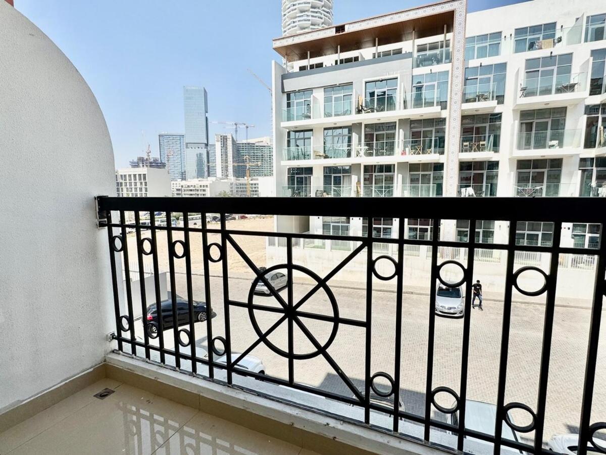 Homes2retreat - Very Spacious In The Heart Of Jvc Apartment