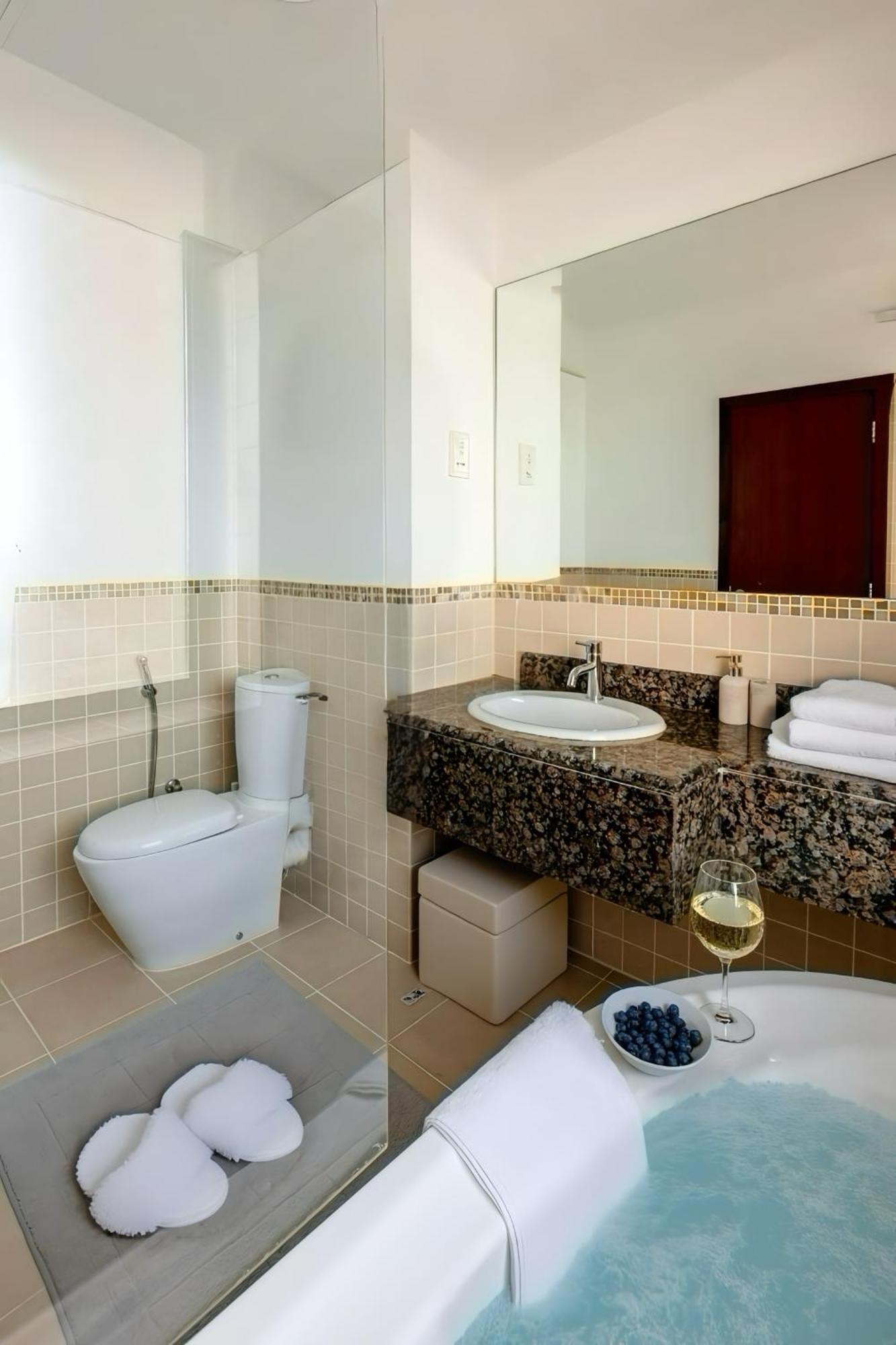 Beautiful 2 Bedroom With Full Sea View! Jbr *