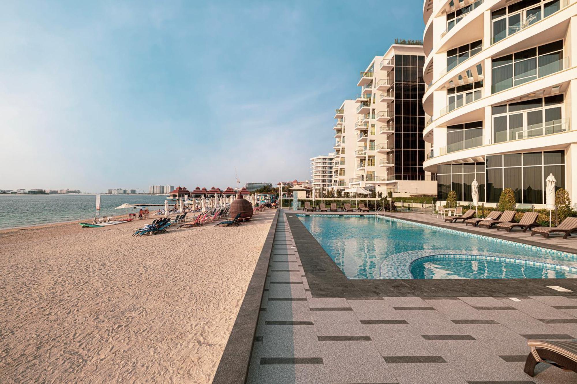 Beachfront Bliss, 1br With Royal Atlantis & Palm Views *