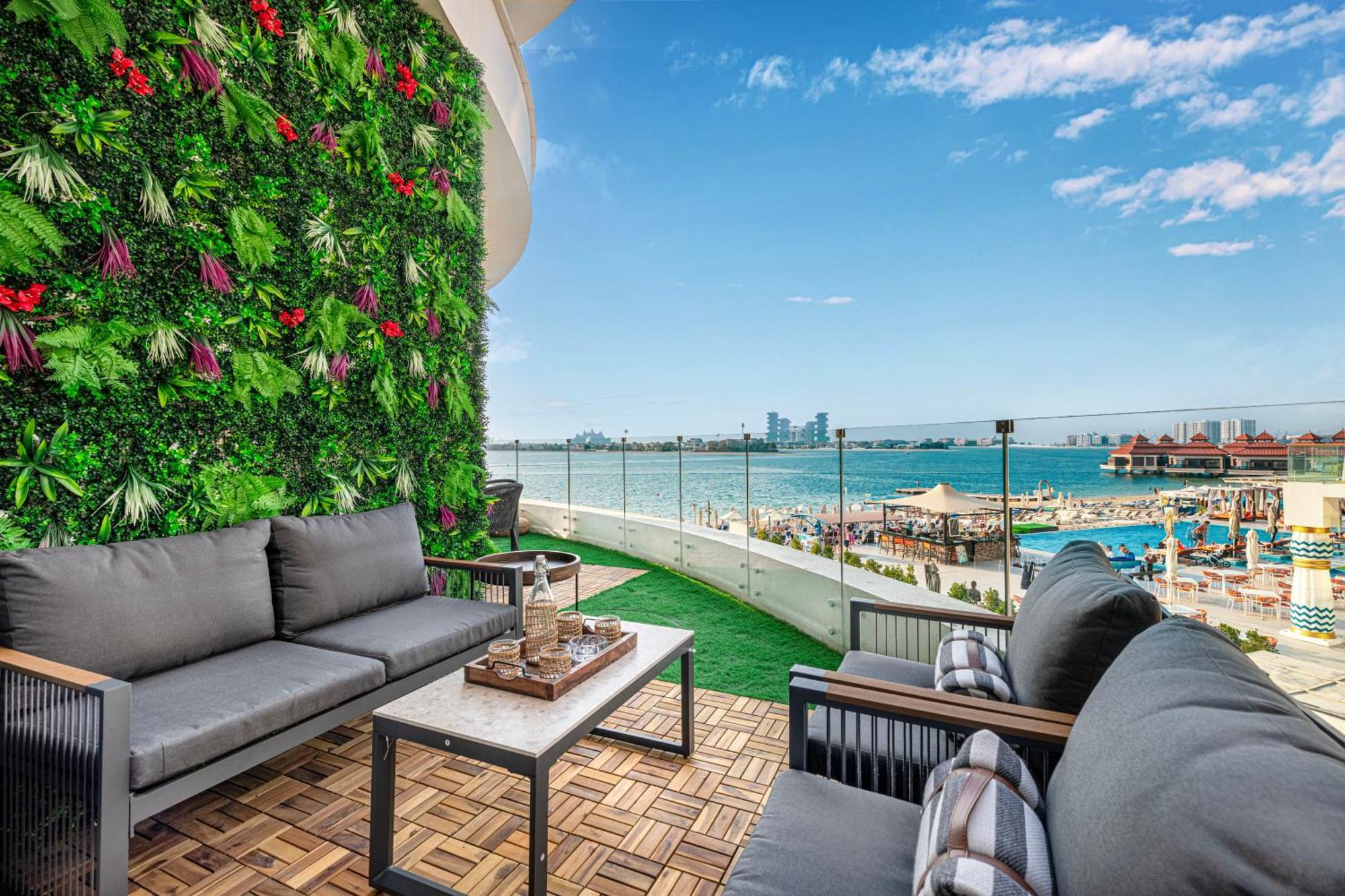 Beachfront Bliss, 1br With Royal Atlantis & Palm Views