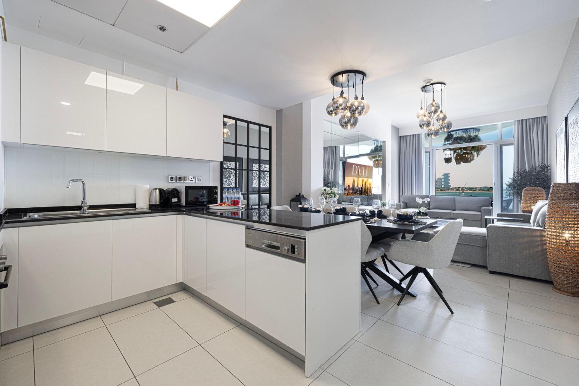 Apartment Beachfront Bliss, 1br With Royal Atlantis & Palm Views Dubai