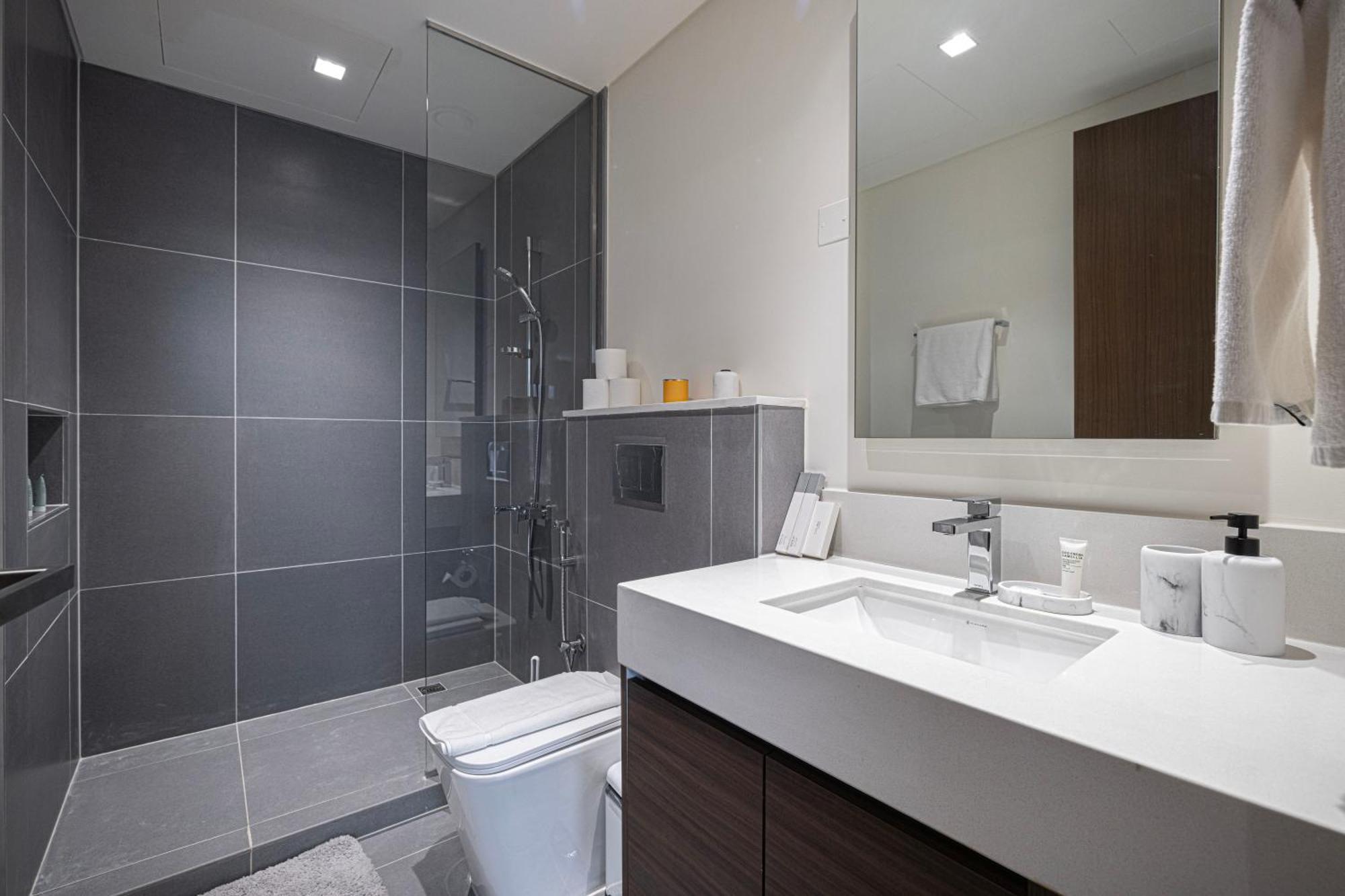 Emaar, Creek Edge Luxury Residences 2br *