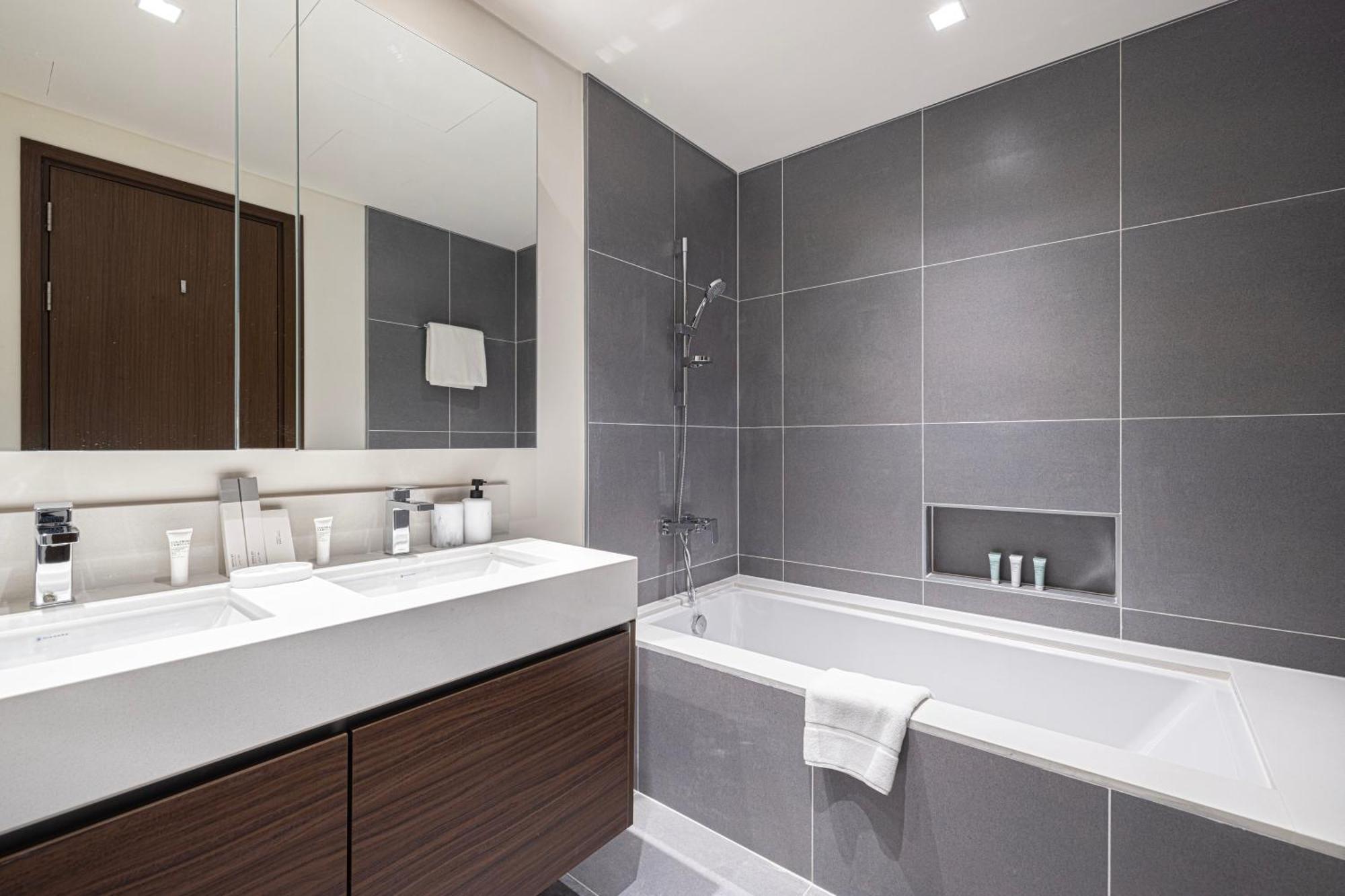 Emaar, Creek Edge Luxury Residences 2br