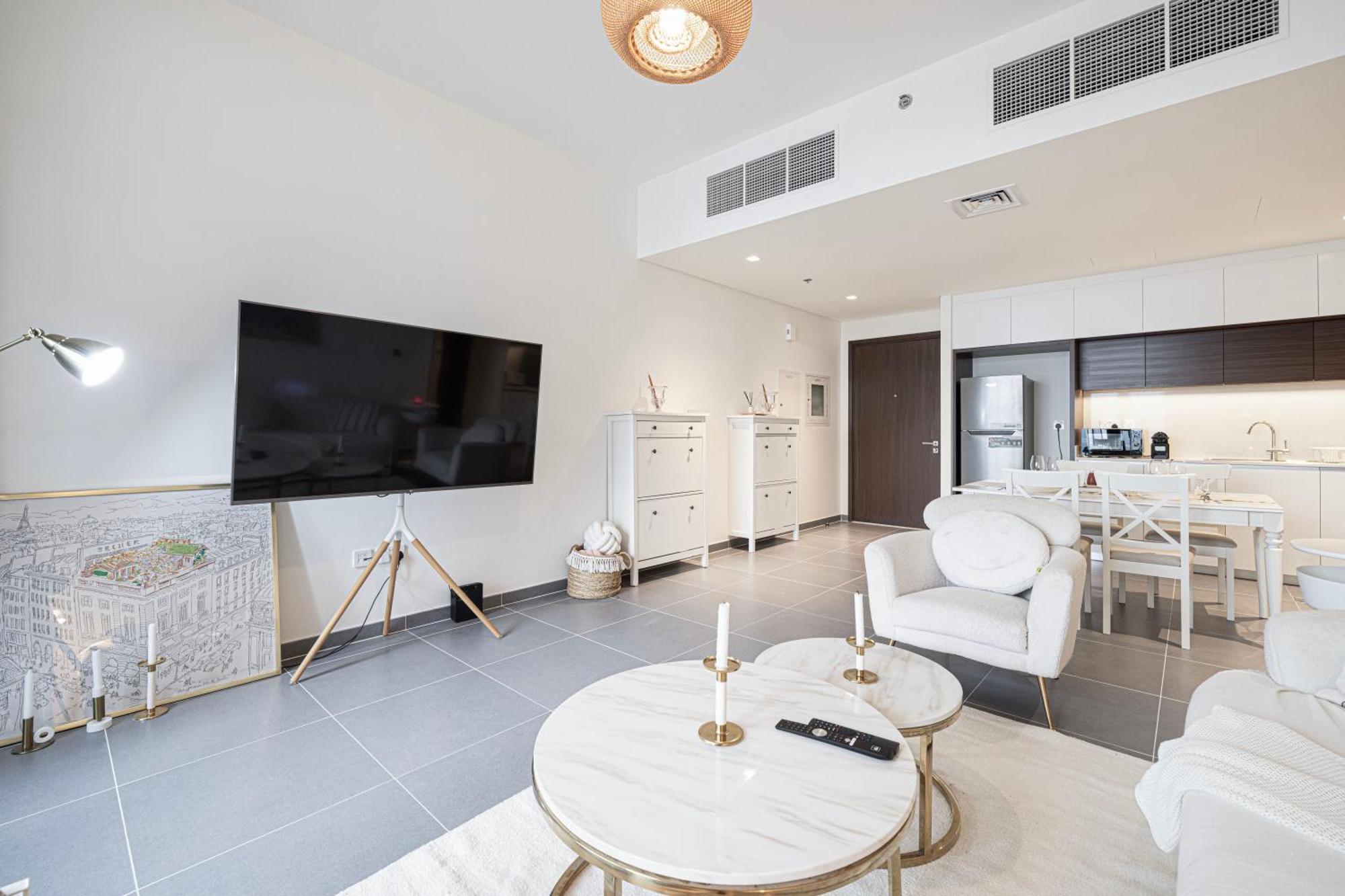 Emaar, Creek Edge Luxury Residences 2br Apartment *