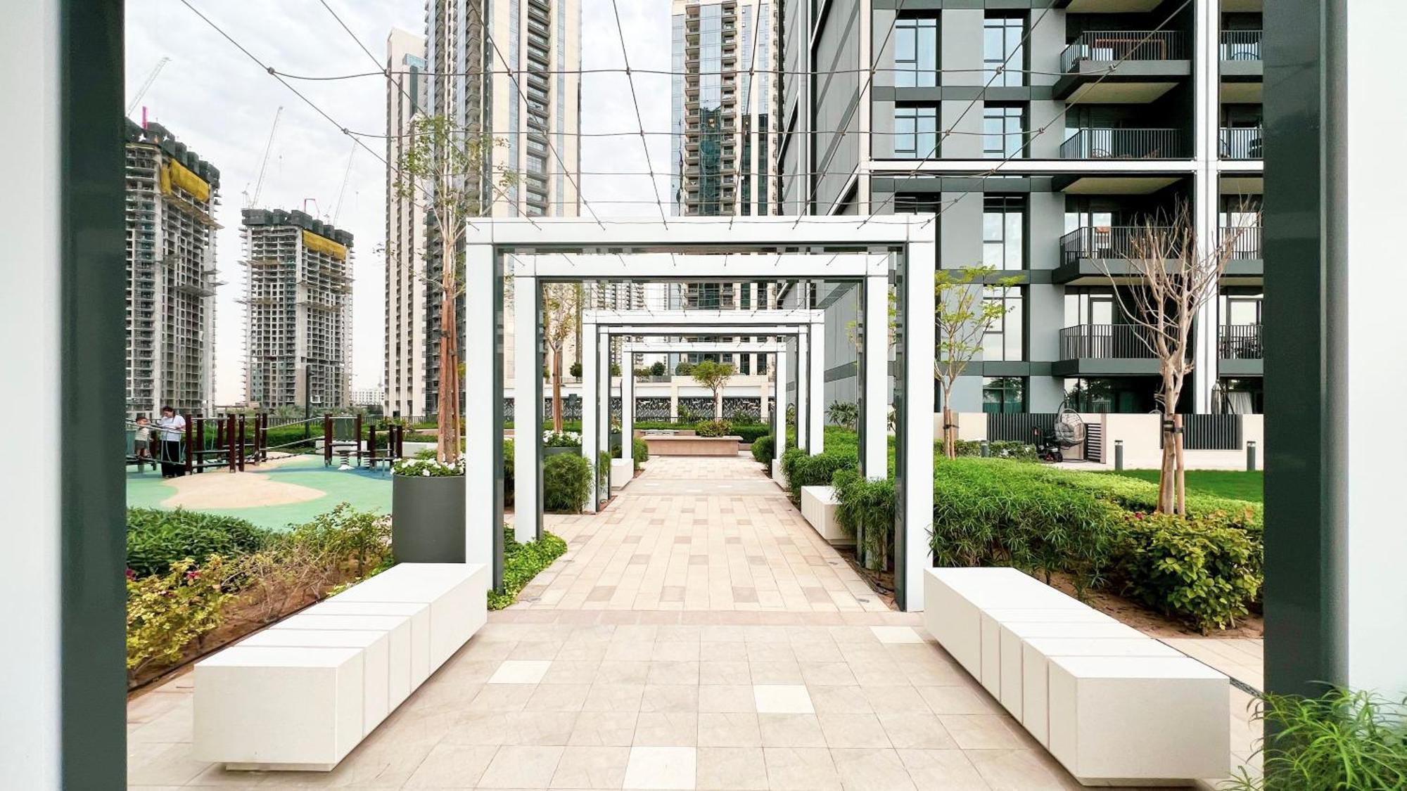 Emaar, Creek Edge Luxury Residences 2br